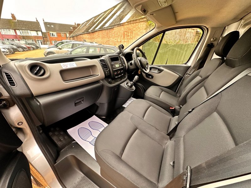 RENAULT TRAFIC