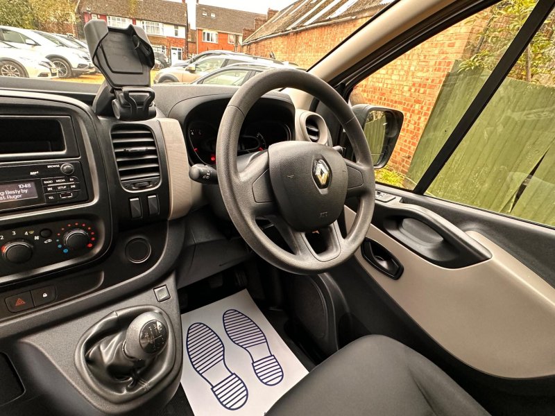 RENAULT TRAFIC