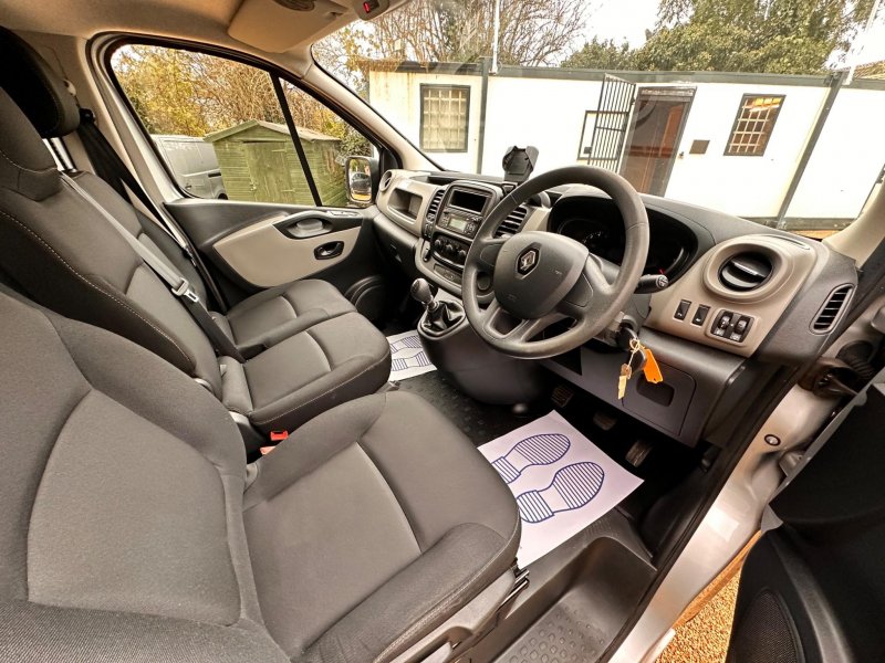 RENAULT TRAFIC