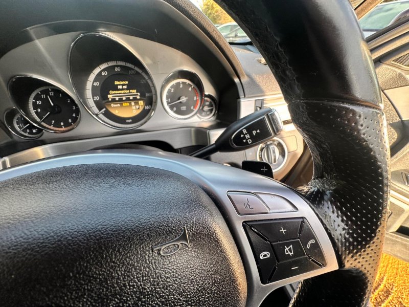 MERCEDES-BENZ E CLASS