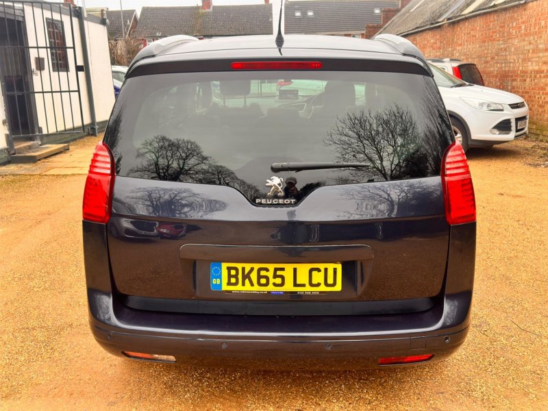 PEUGEOT 5008